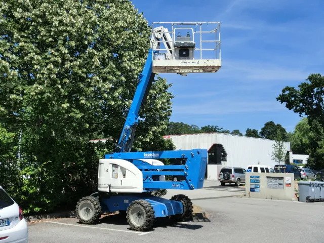 Nacelle articulée automotrice