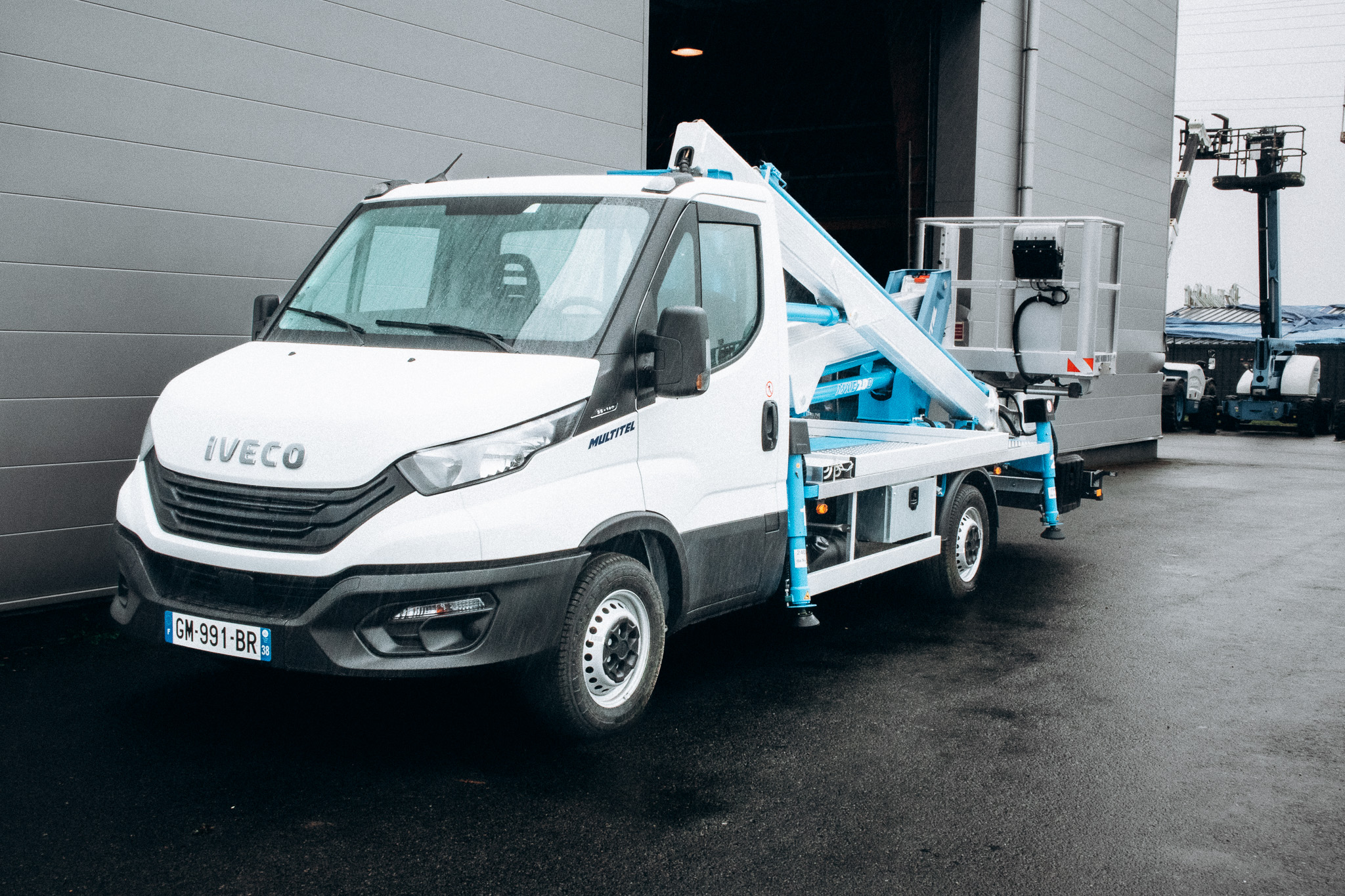 Camion nacelle Multitel MXE 200 en location chez Locaclem